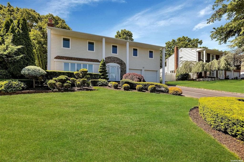 26 Abbot Road, Smithtown