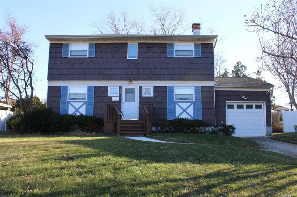 38 Kent Lane, Centereach