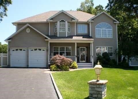 7 Daremy Ct, Lake Grove